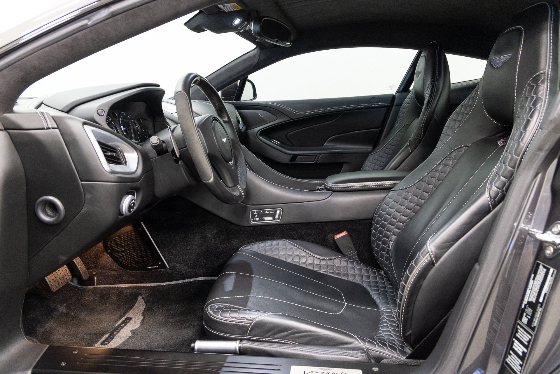 Used 2015 Aston Martin Vanquish Coupe RWD image 6