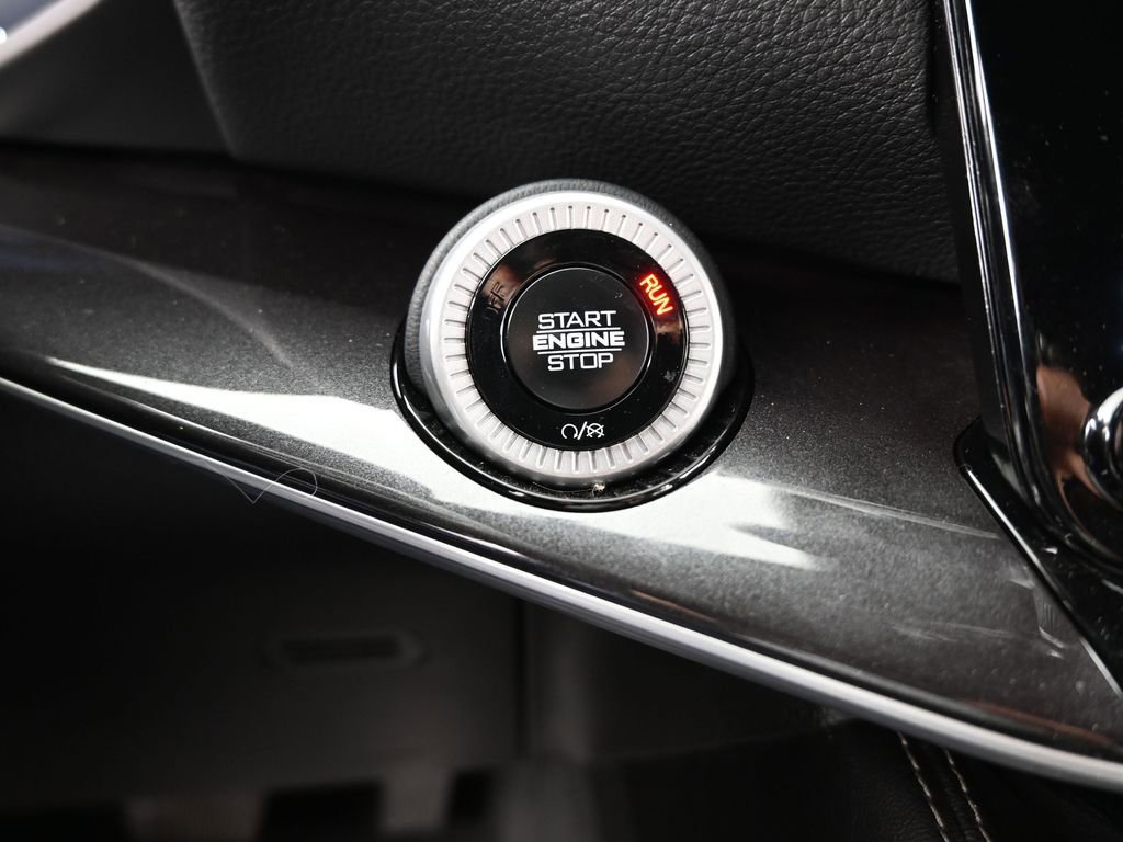 Used 2024 Jeep Wagoneer 2WD image 31