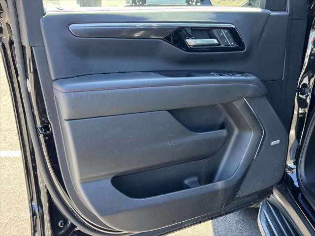 Used 2025 Chevrolet Suburban RST w/ Comfort Package image 18