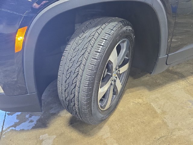 Used 2023 Chevrolet Traverse LT w/ LT Premium Package AWD/4WD image 37
