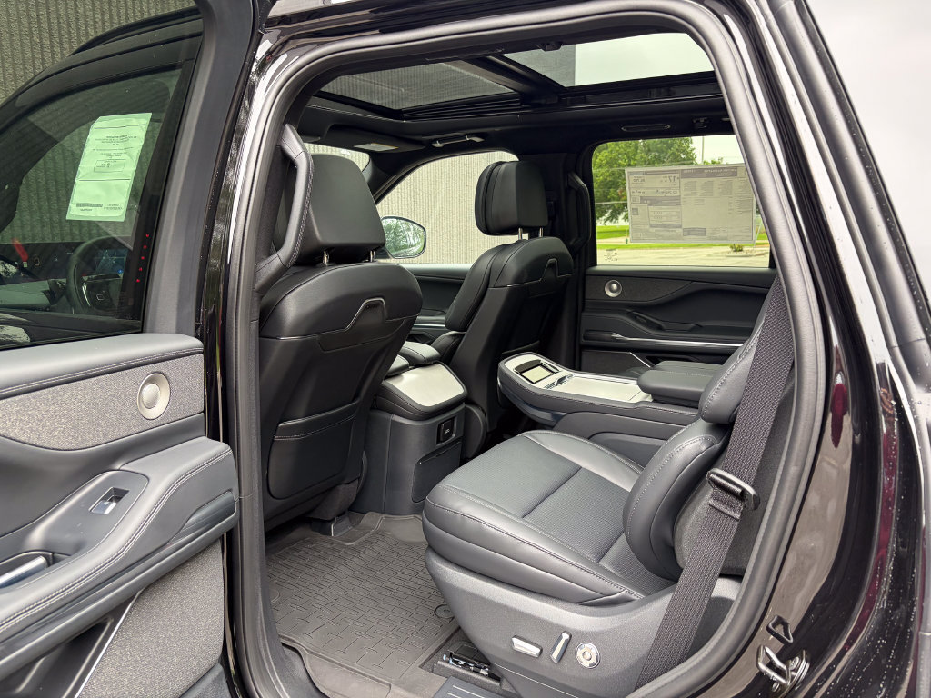 New 2027 Lincoln Navigator Reserve w/ Jet Appearance Package AWD/4WD image 19