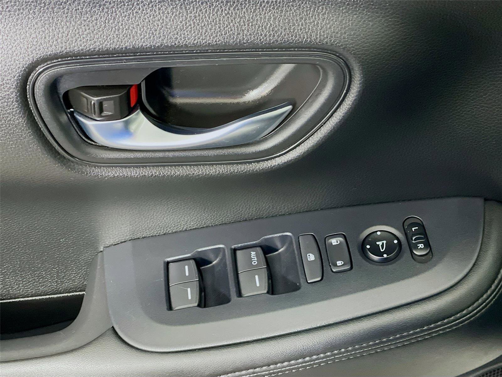 Used 2023 Honda HR-V LX image 22