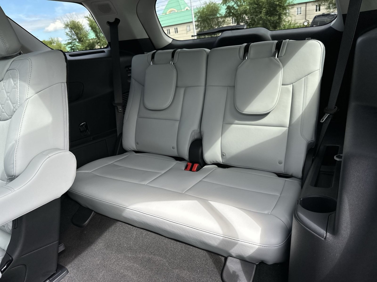Used 2026 Ford Explorer Platinum w/ LUX Leather Package AWD/4WD image 27
