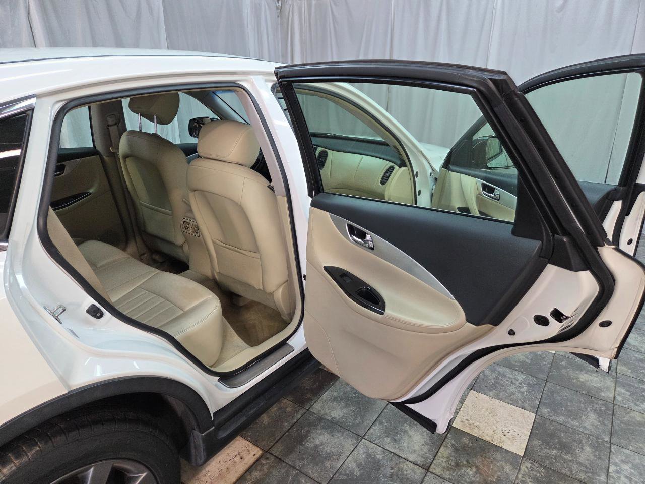 Used 2017 INFINITI QX50 AWD image 12