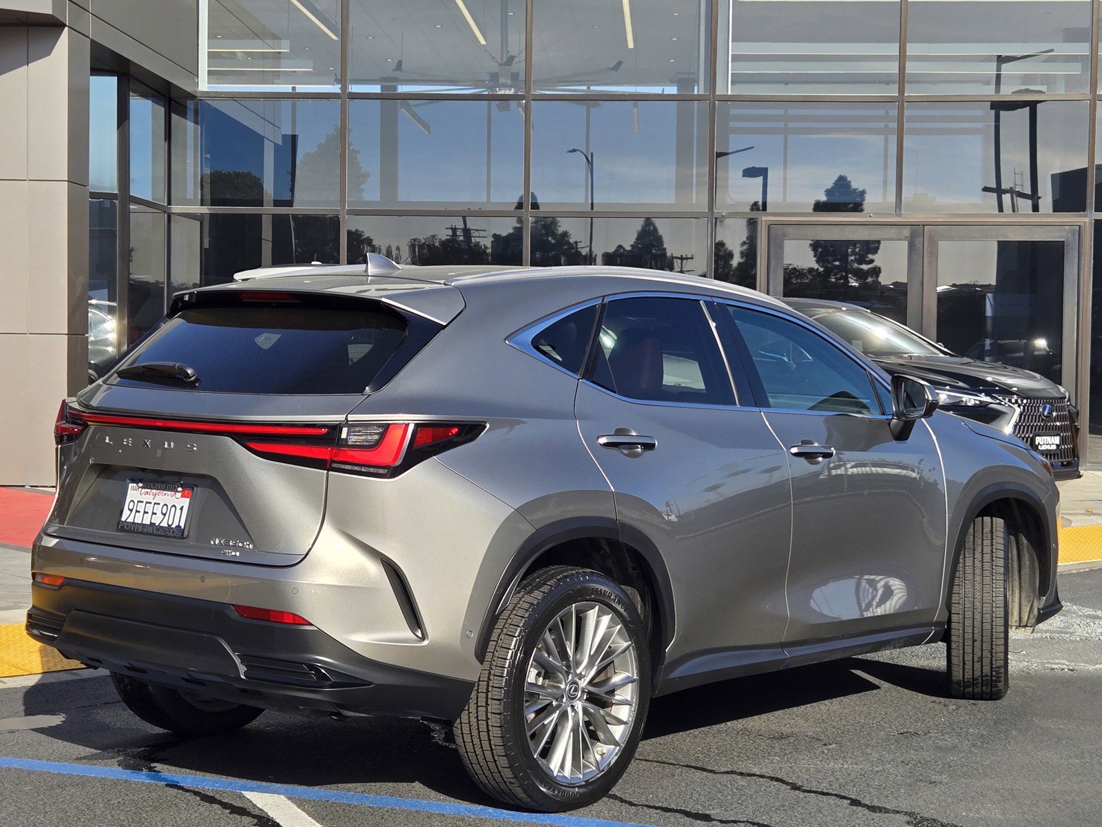 Used 2023 Lexus NX 350h AWD w/ Vision Package image 4