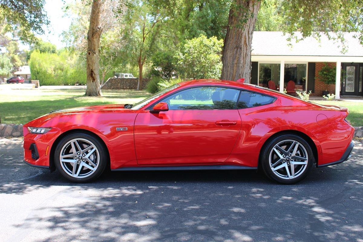 Used 2024 Ford Mustang GT RWD image 2