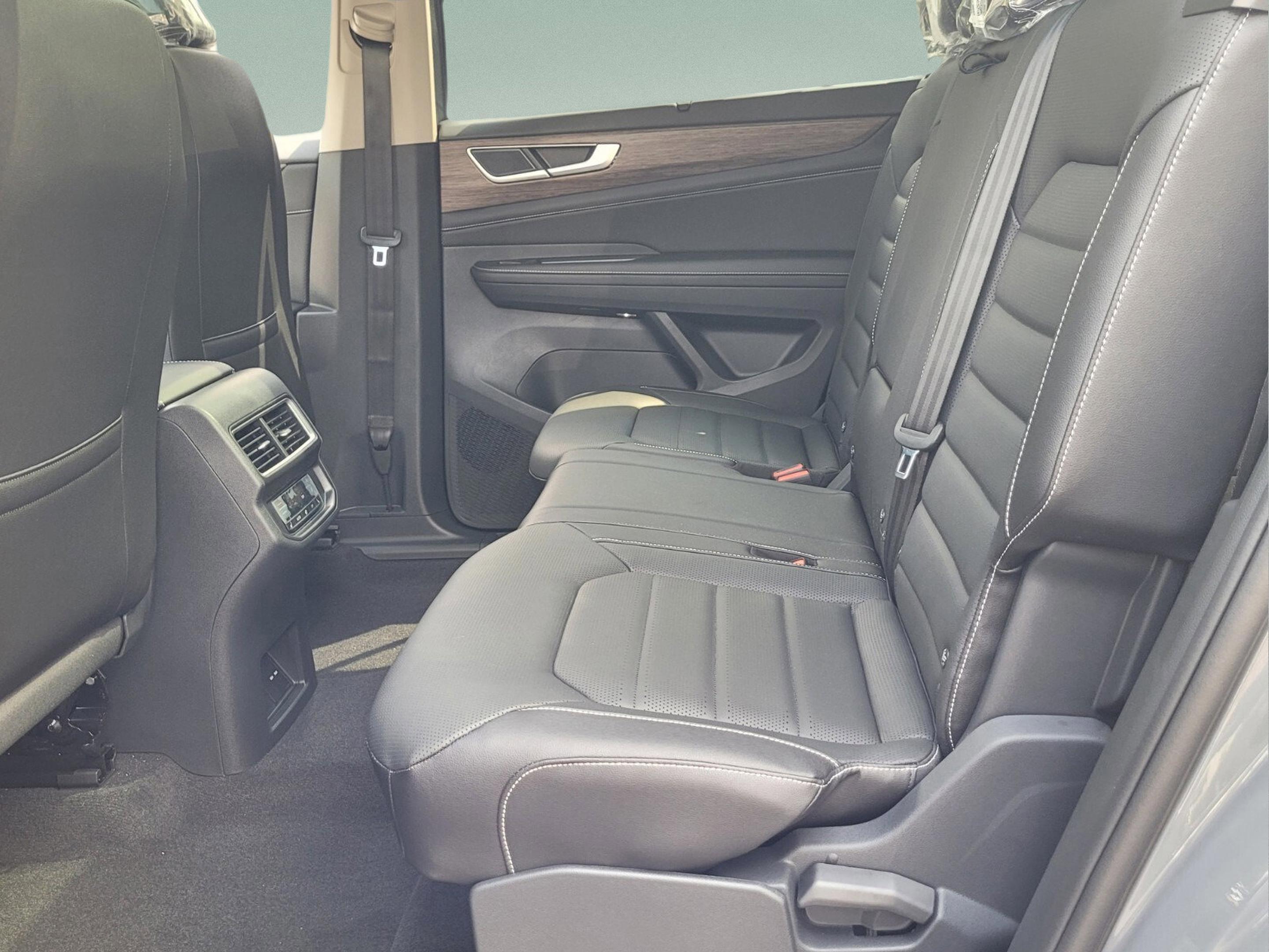 New 2026 Volkswagen Atlas SEL image 11