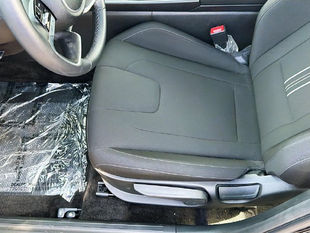 Certified 2025 Hyundai Elantra SEL FWD image 21