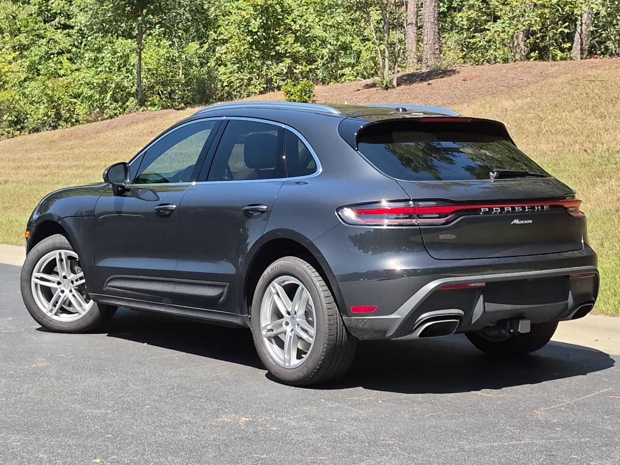 Certified 2026 Porsche Macan AWD/4WD image 3