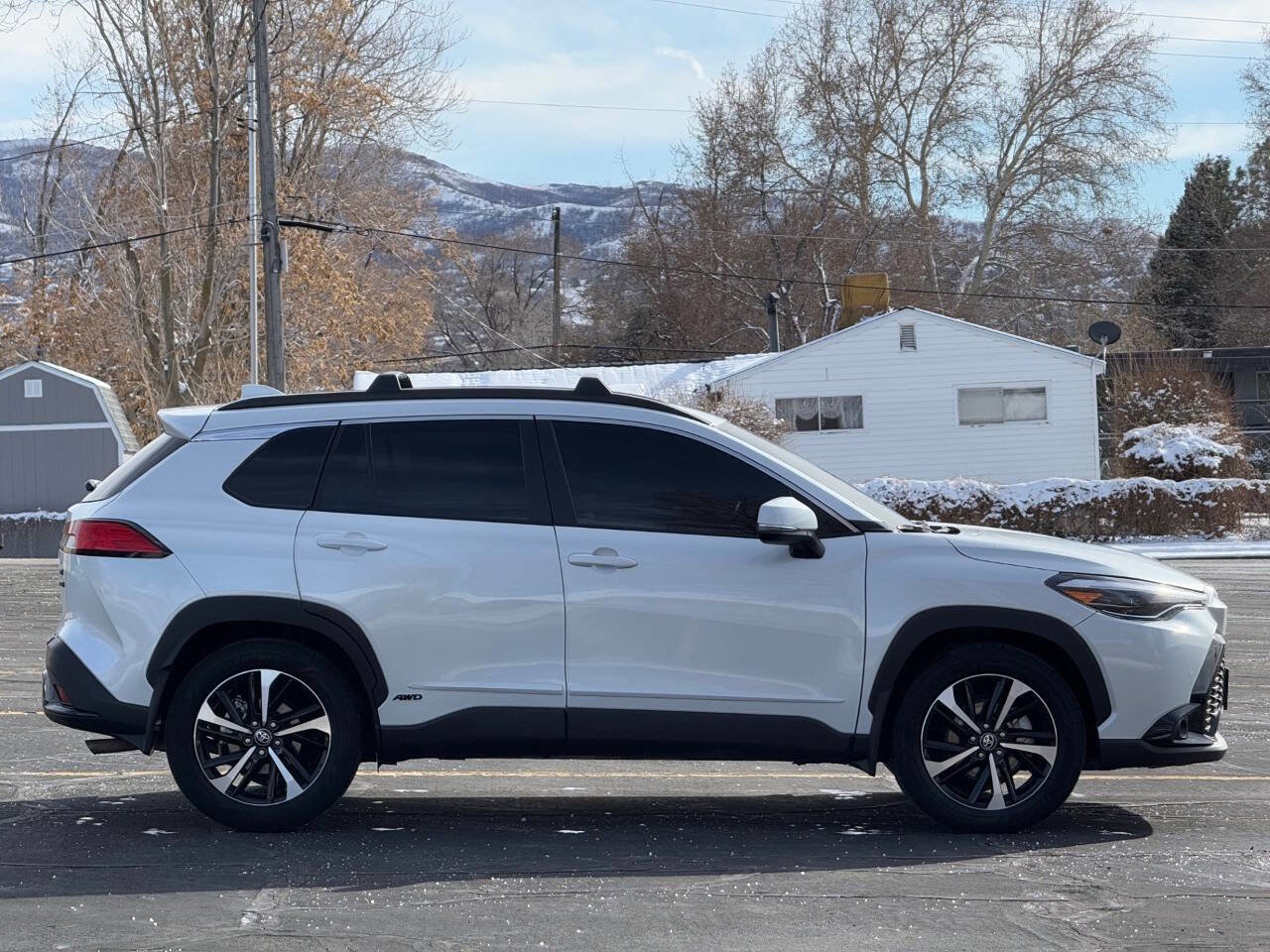Used 2024 Toyota Corolla Cross AWD Hybrid w/ Convenience Package image 4