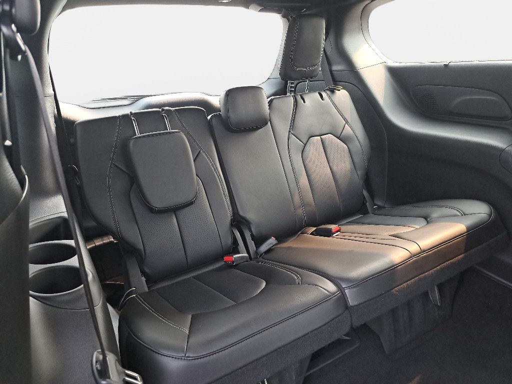 Certified 2023 Chrysler Pacifica Touring-L w/ Uconnect Theater Family Group AWD/4WD image 12
