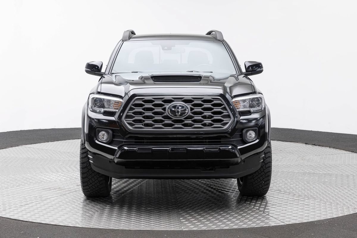 Used 2021 Toyota Tacoma TRD Sport w/ Technology Package AWD/4WD image 3