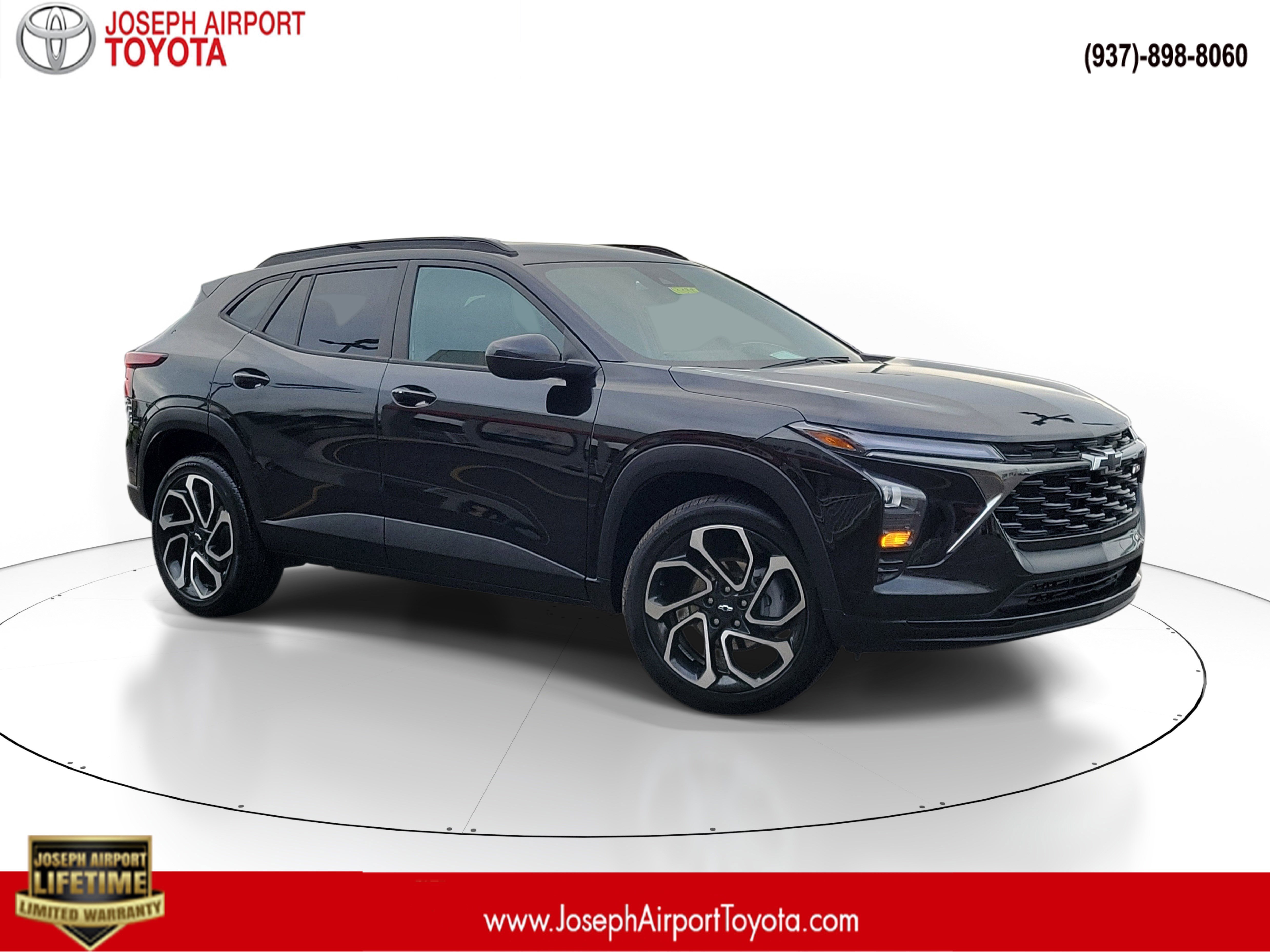 Used 2025 Chevrolet Trax RS FWD image 1
