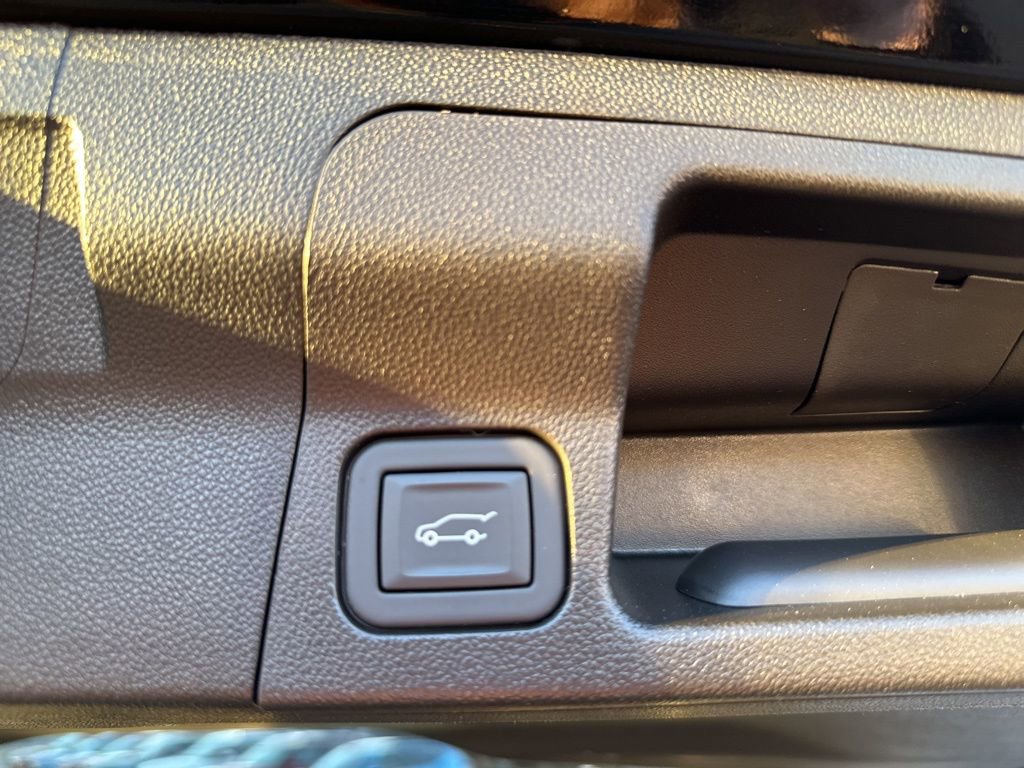 Certified 2023 GMC Acadia SLT w/ Preferred Package image 12