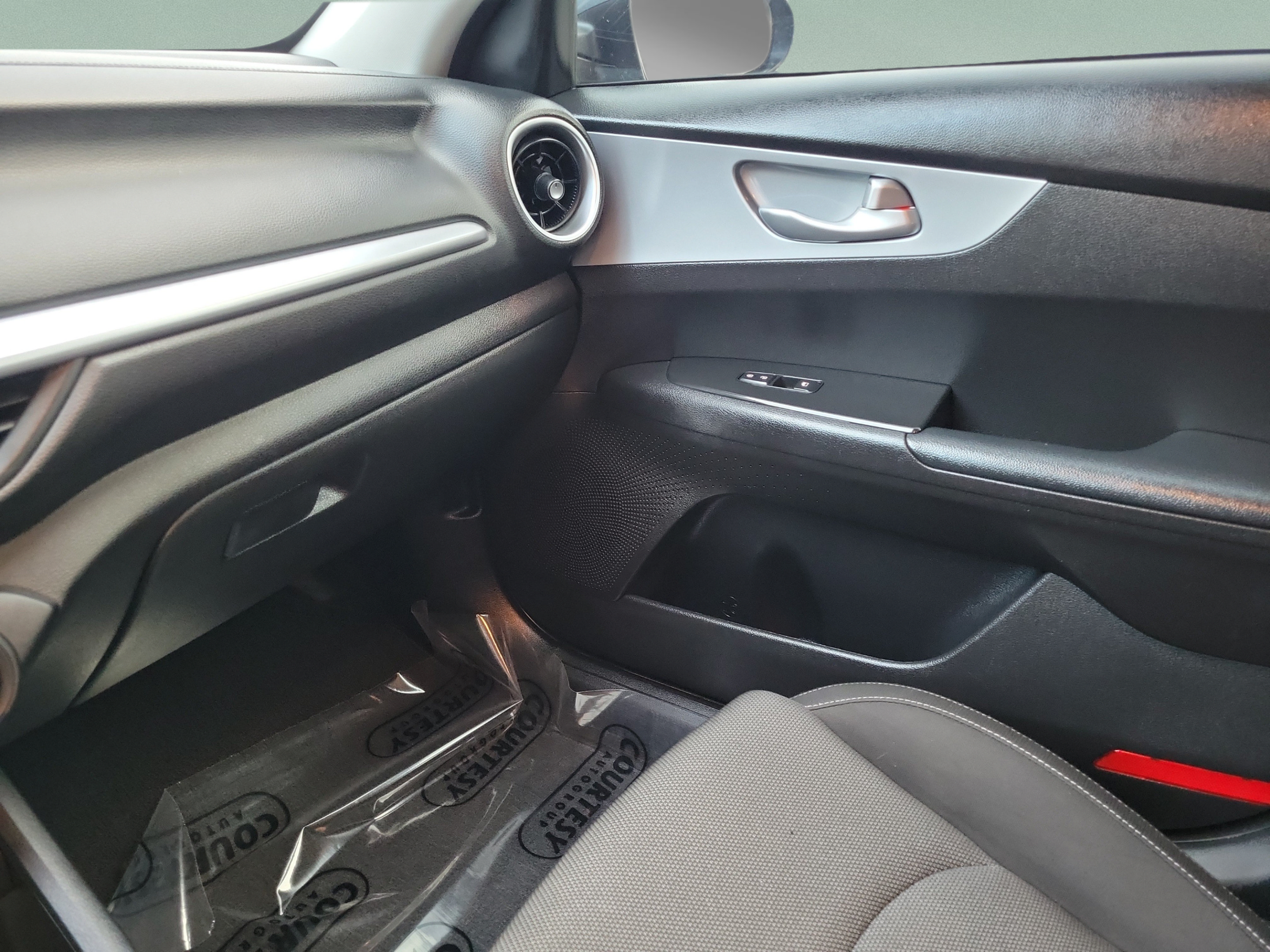 Certified 2023 Kia Forte LXS w/ LXS Technology Package FWD image 19