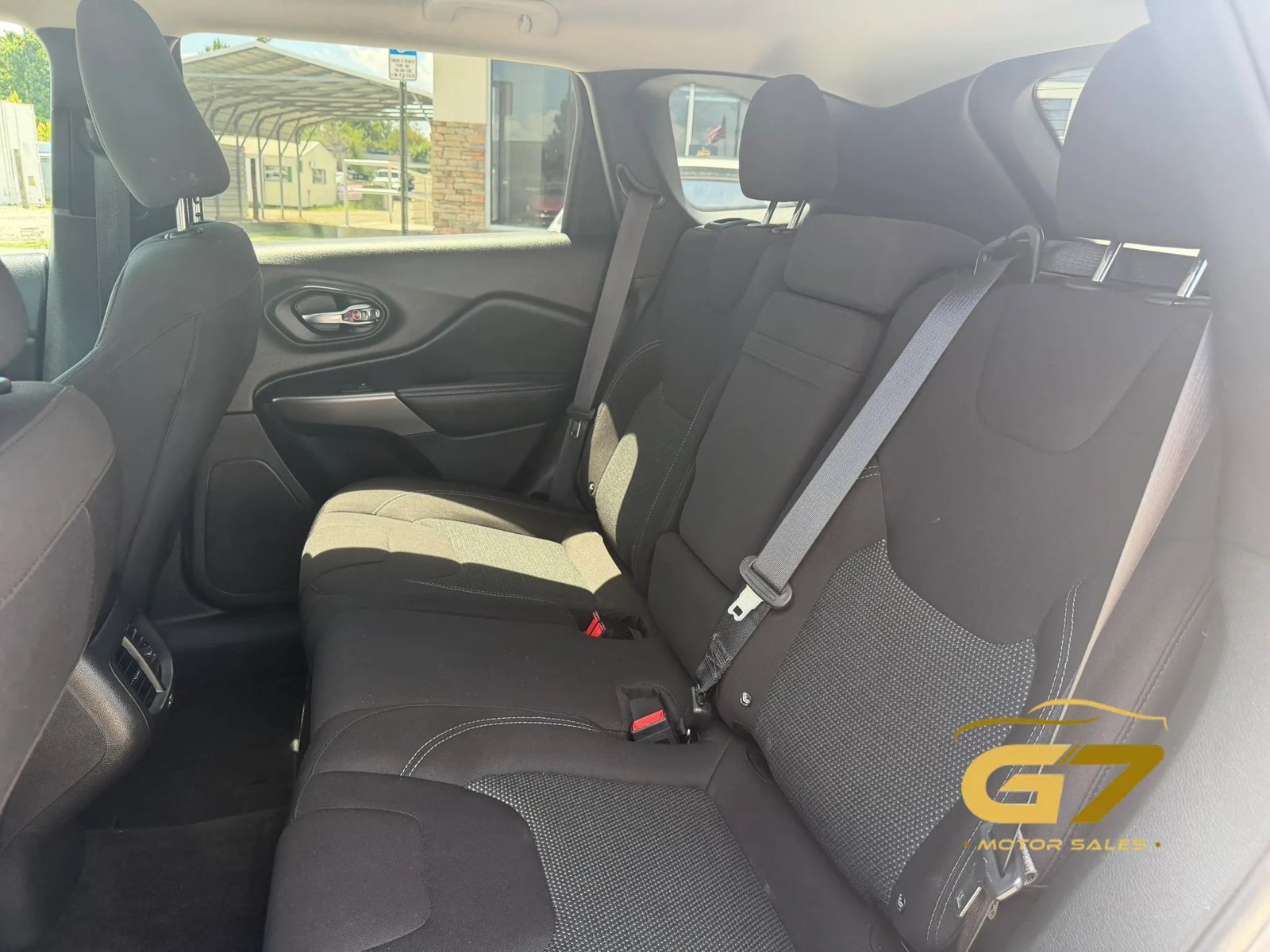 Used 2019 Jeep Cherokee Latitude w/ Popular Appearance Group FWD image 14