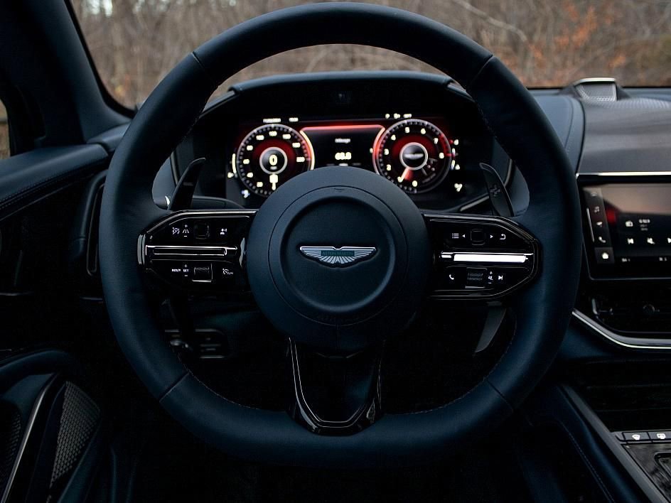 Used 2025 Aston Martin DBX 707 image 22