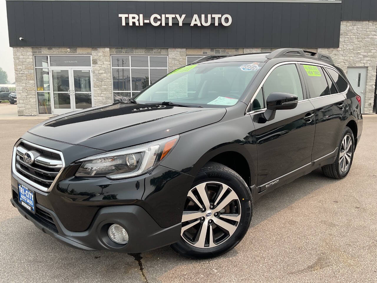 Used 2018 Subaru Outback 3.6R Limited AWD/4WD image 1