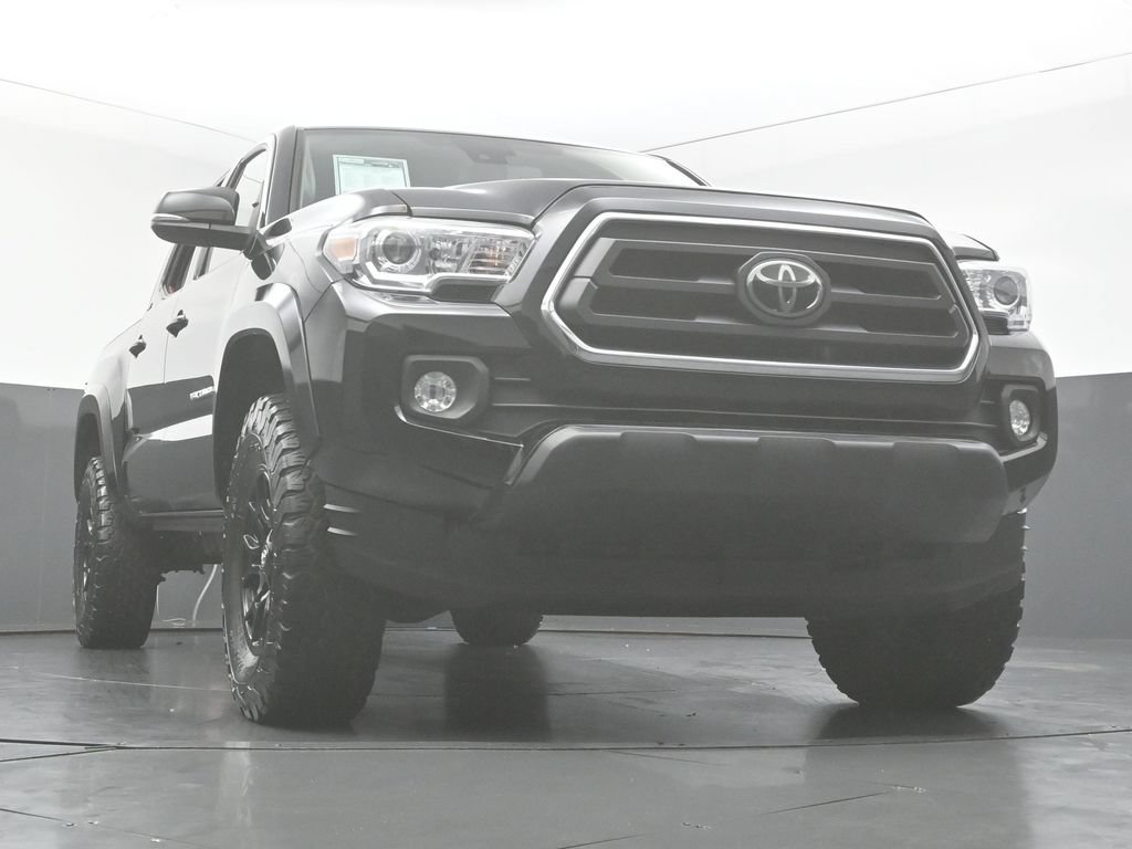 Used 2022 Toyota Tacoma SR5 w/ Technology Package RWD image 49