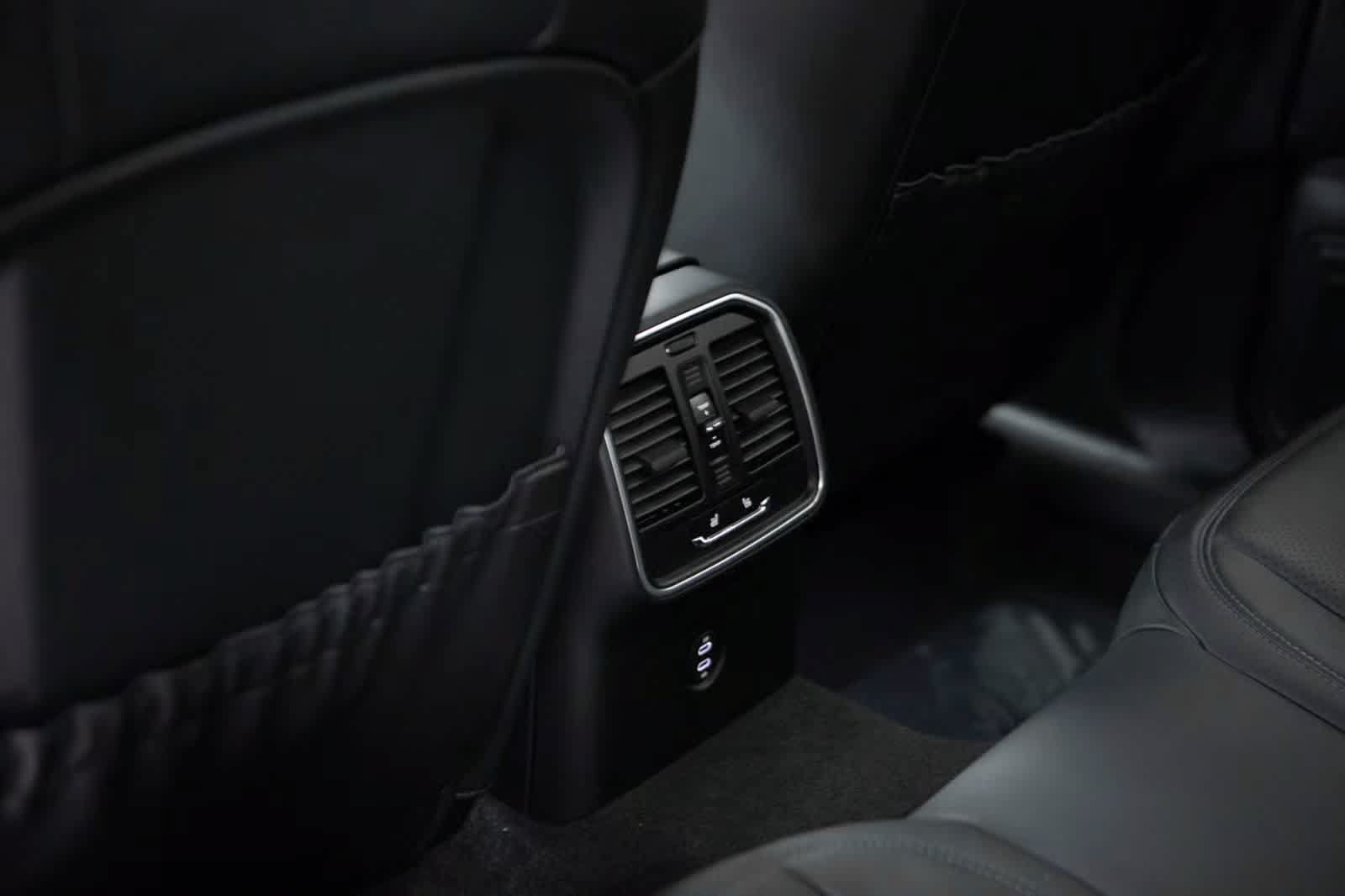 Certified 2026 Porsche Macan AWD/4WD image 36