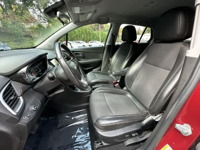 Used 2019 Chevrolet Trax LT w/ LT Convenience Package AWD/4WD image 16
