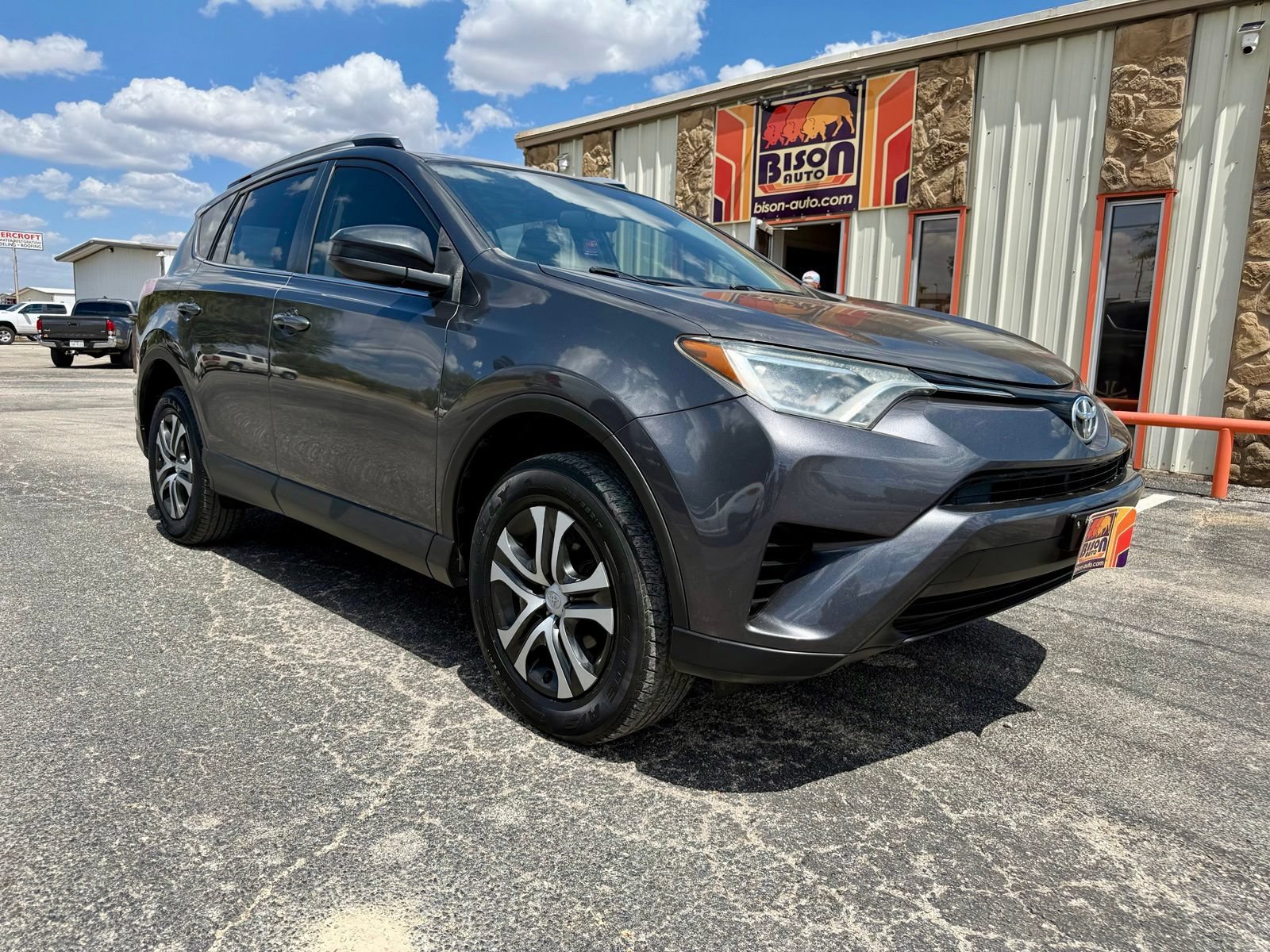 Used 2016 Toyota RAV4 LE FWD image 1