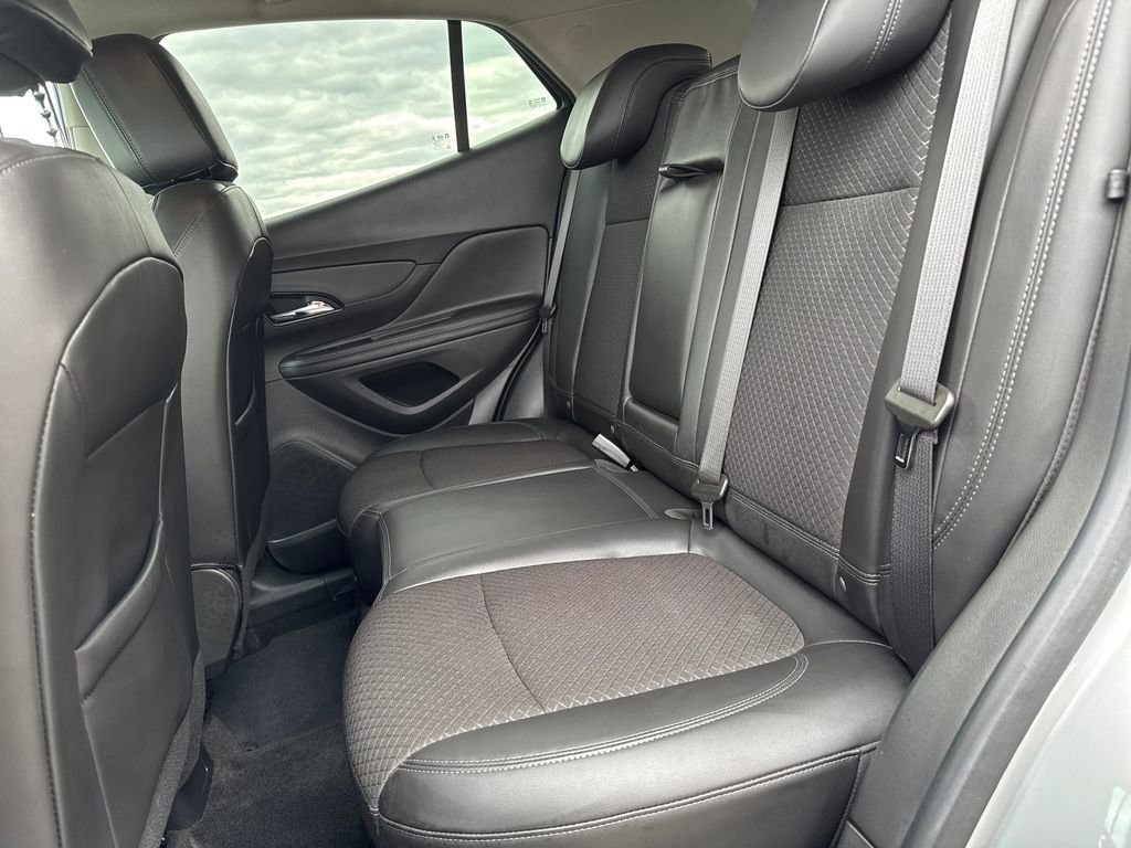 Used 2022 Buick Encore Preferred AWD/4WD image 22