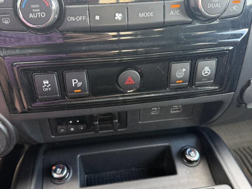 Used 2023 Nissan Titan PRO-4X w/ Pro-4x Convenience Package AWD/4WD image 17