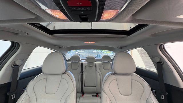 Used 2025 Hyundai Elantra Limited FWD image 28