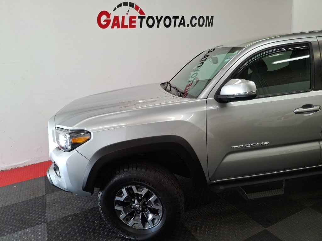 Used 2023 Toyota Tacoma TRD Off-Road image 3