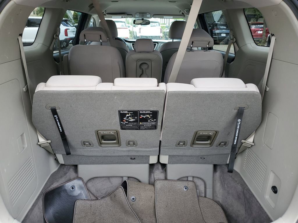 Used 2016 Kia Sedona LX image 8