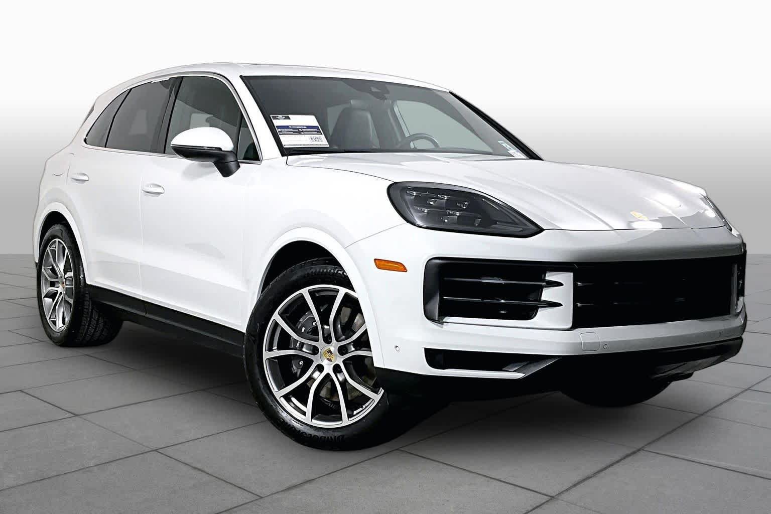 Used 2024 Porsche Cayenne AWD/4WD image 2