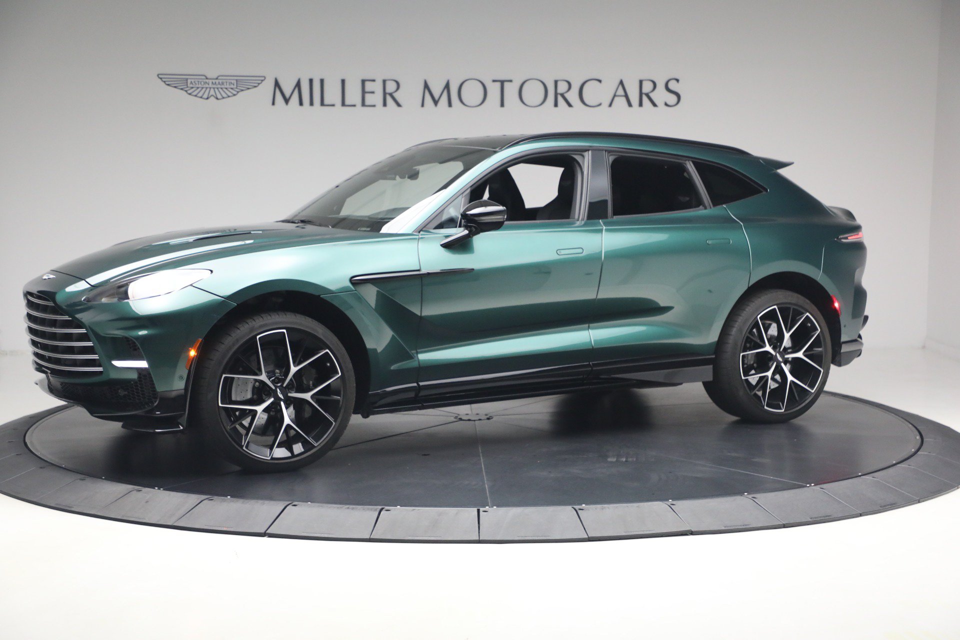 Used 2026 Aston Martin DBX 707 AWD/4WD image 2