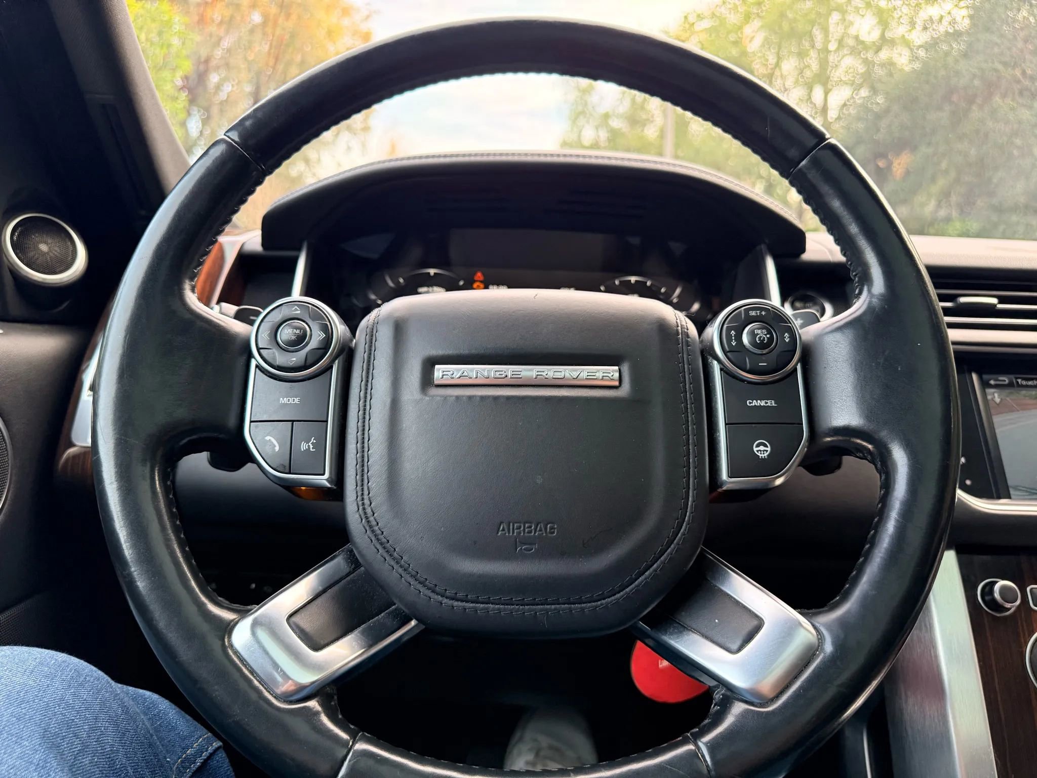 Used 2016 Land Rover Range Rover HSE image 46