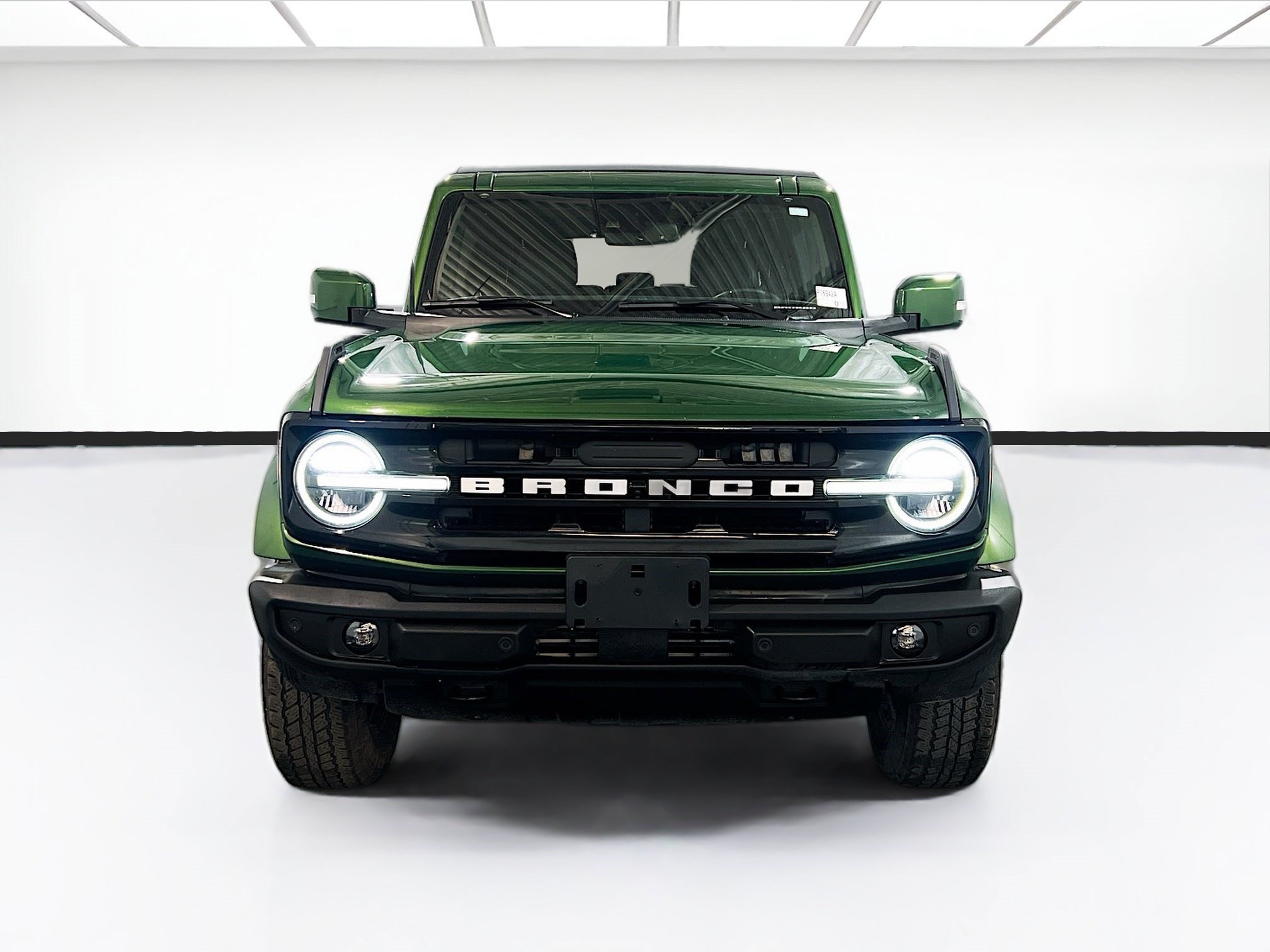 Used 2024 Ford Bronco Outer Banks AWD/4WD image 2