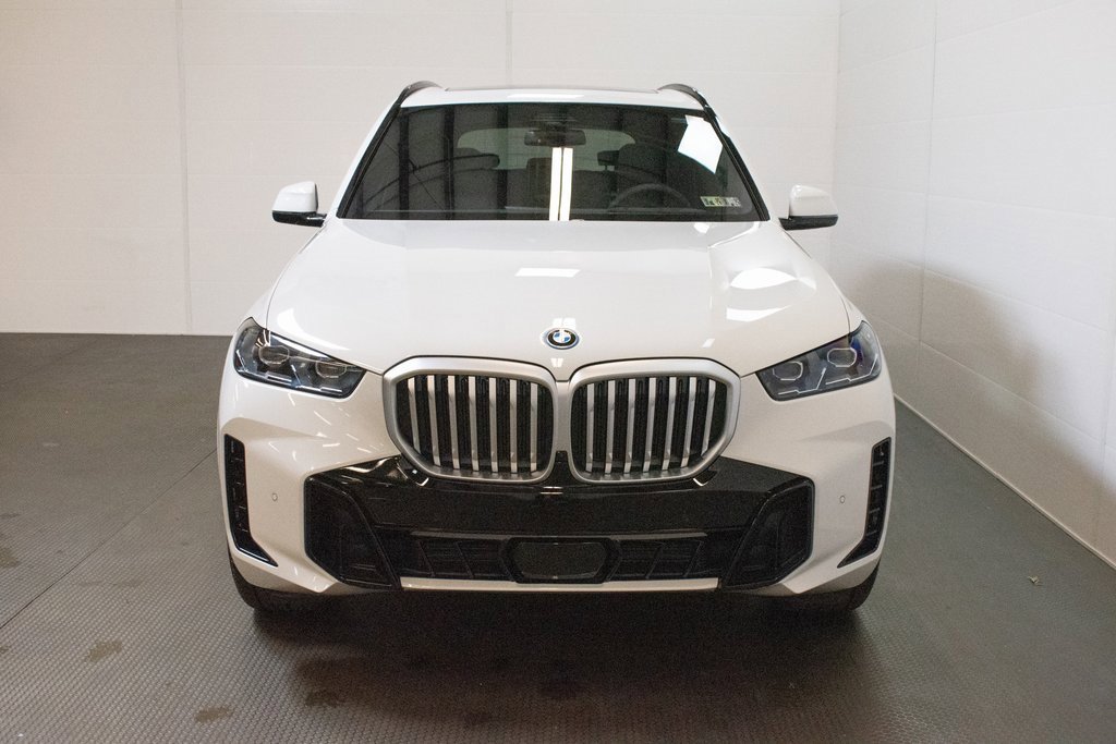New 2026 BMW X5 xDrive50e w/ M Sport Package image 2