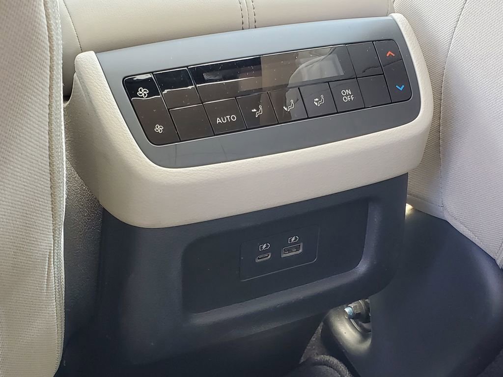 Used 2024 Nissan Pathfinder SV w/ SV Premium Package image 32