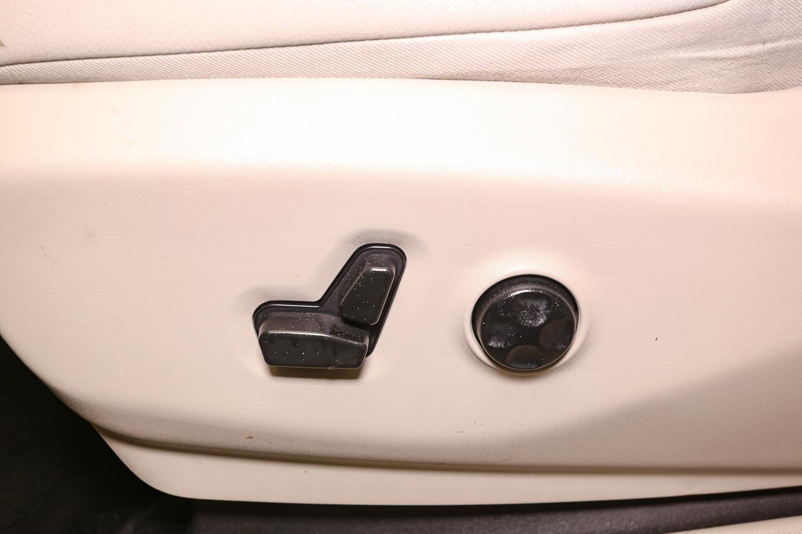 Used 2021 Chrysler Pacifica Touring-L image 41