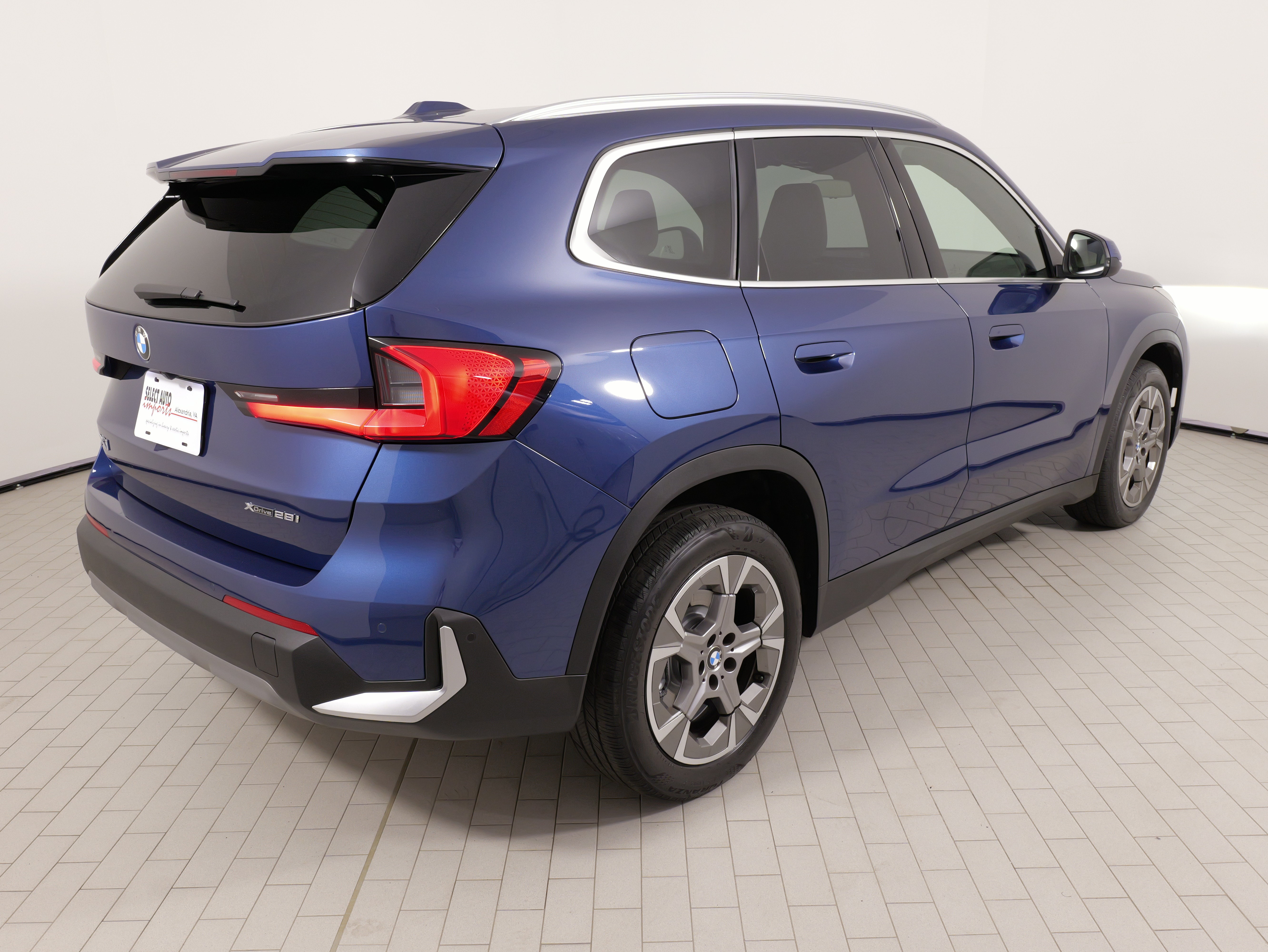 Used 2023 BMW X1 xDrive28i w/ Convenience Package AWD/4WD image 11
