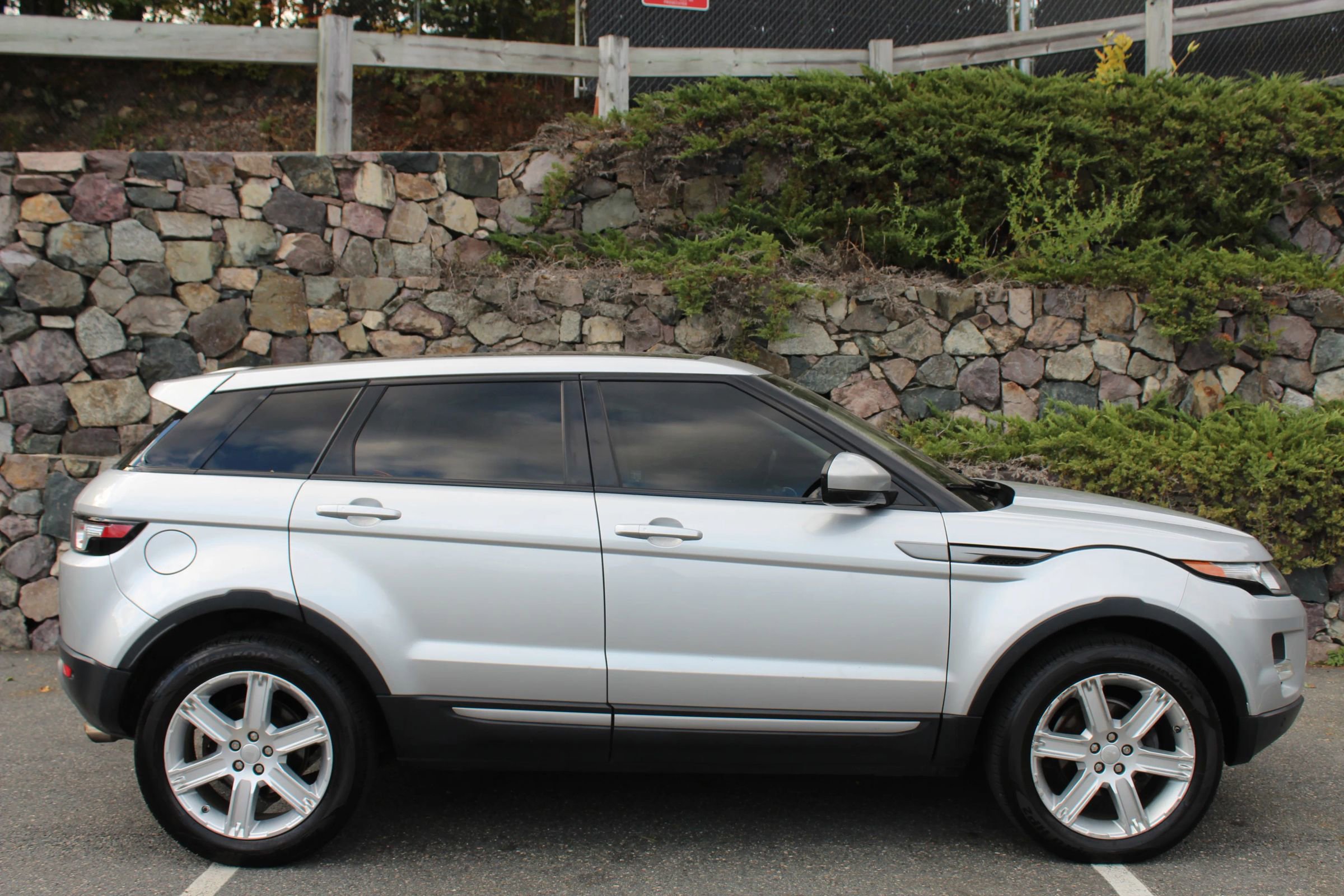 Used 2015 Land Rover Range Rover Evoque Pure Plus image 5