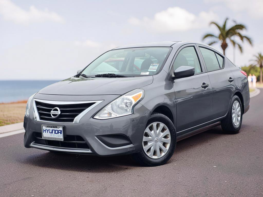 Used 2016 Nissan Versa S FWD image 2
