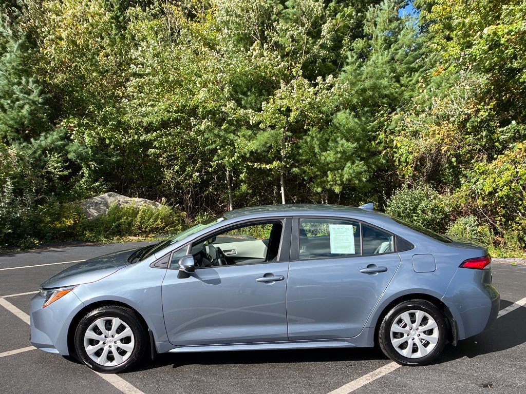 Used 2024 Toyota Corolla LE FWD image 2