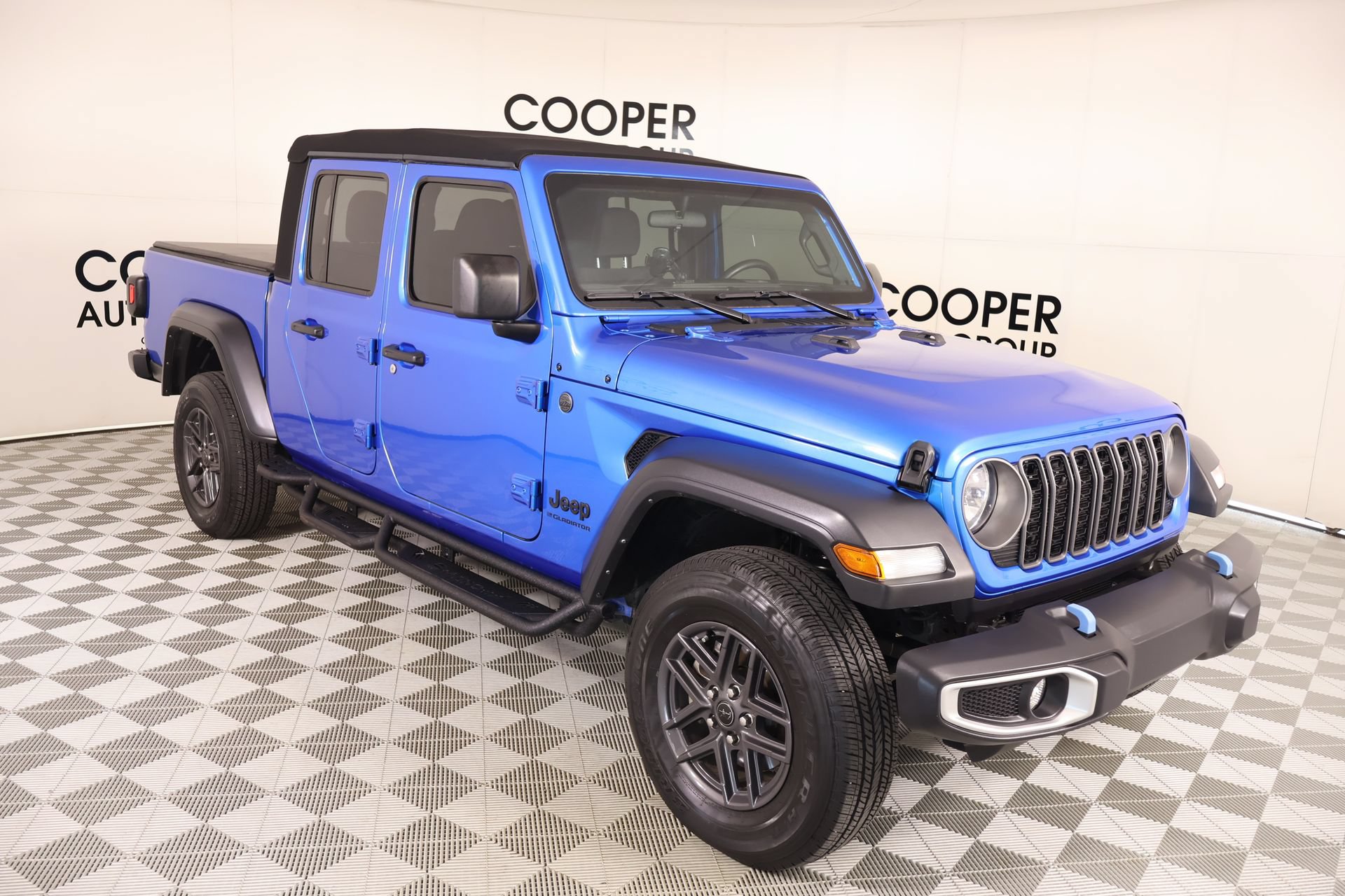 Used 2024 Jeep Gladiator Sport AWD/4WD video 1