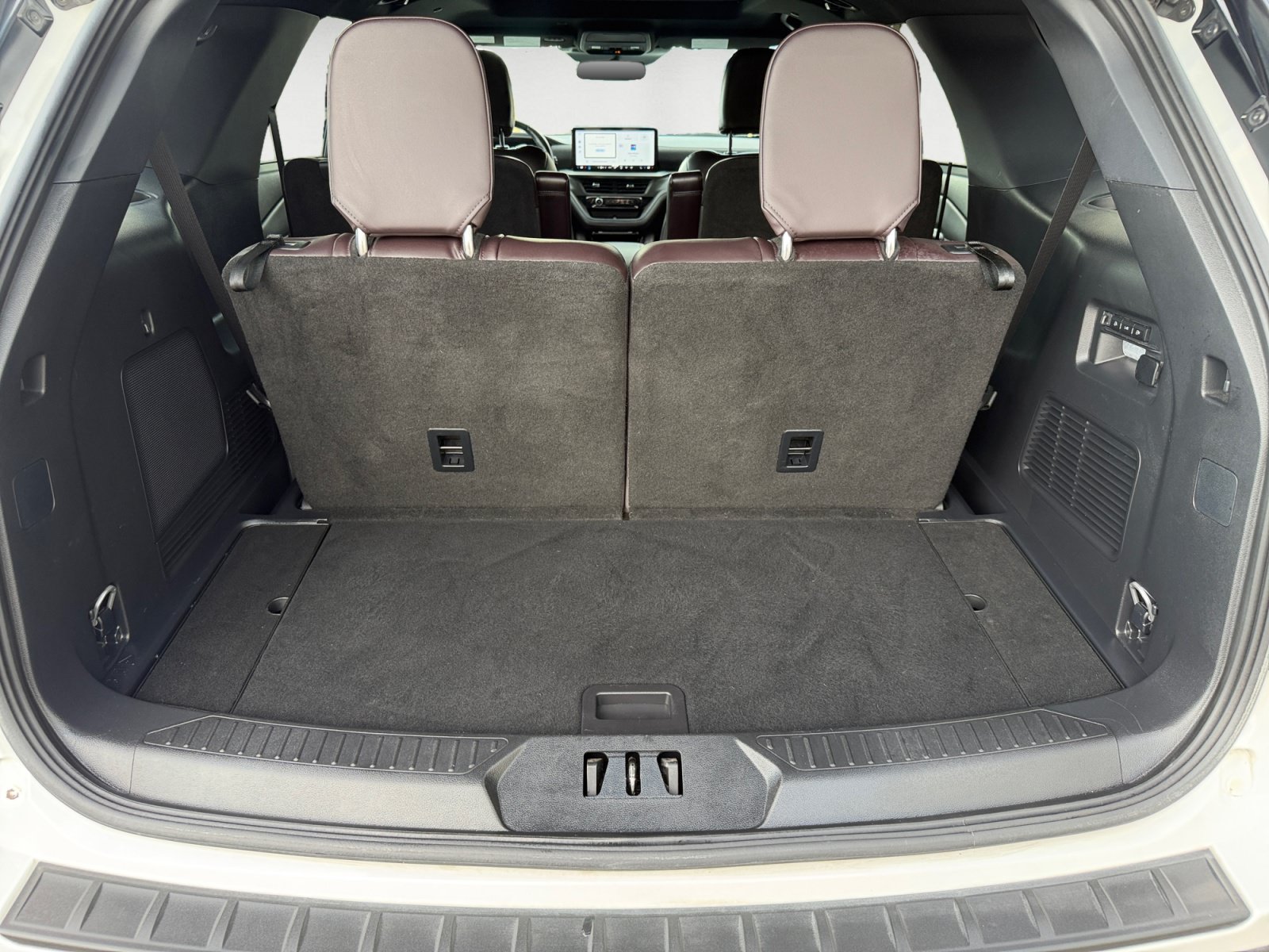 Used 2025 Ford Explorer Platinum RWD image 19