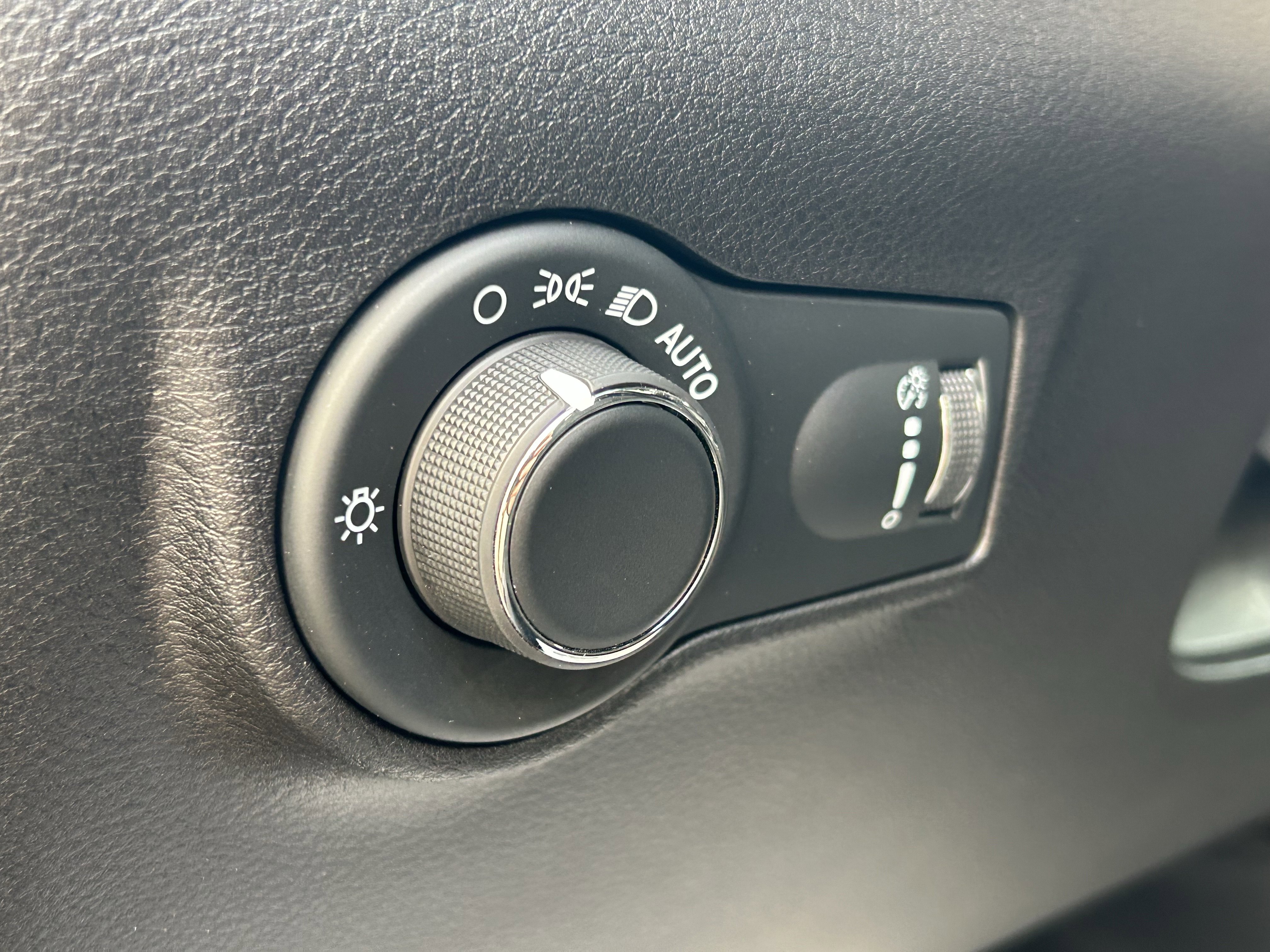 Used 2024 Jeep Compass Sport AWD/4WD image 15