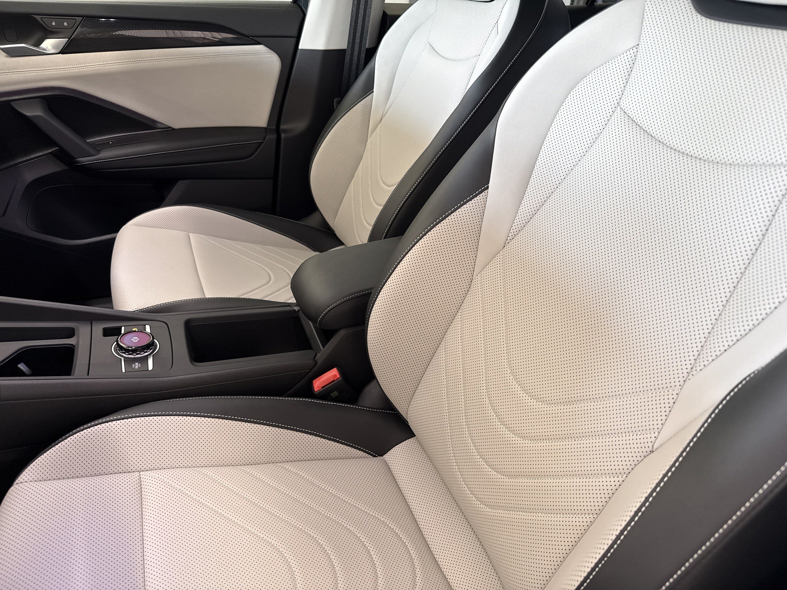 New 2026 Volkswagen Tiguan SE FWD image 12