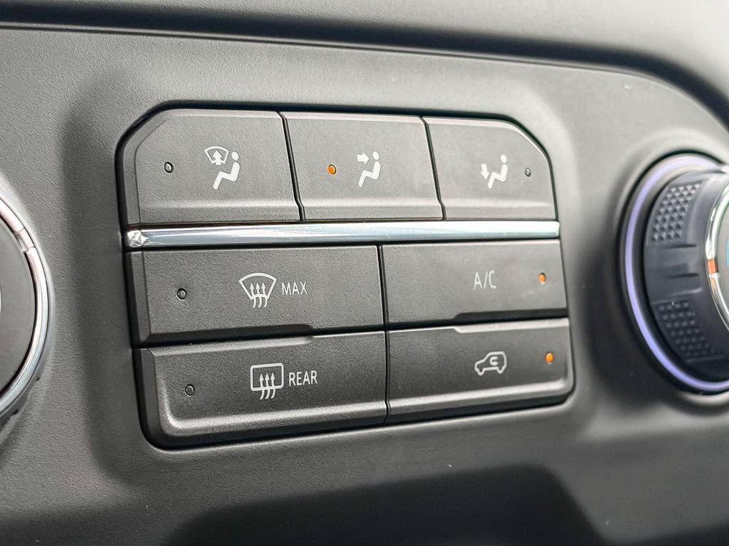 Used 2026 Chevrolet Silverado 1500 Custom RWD image 28