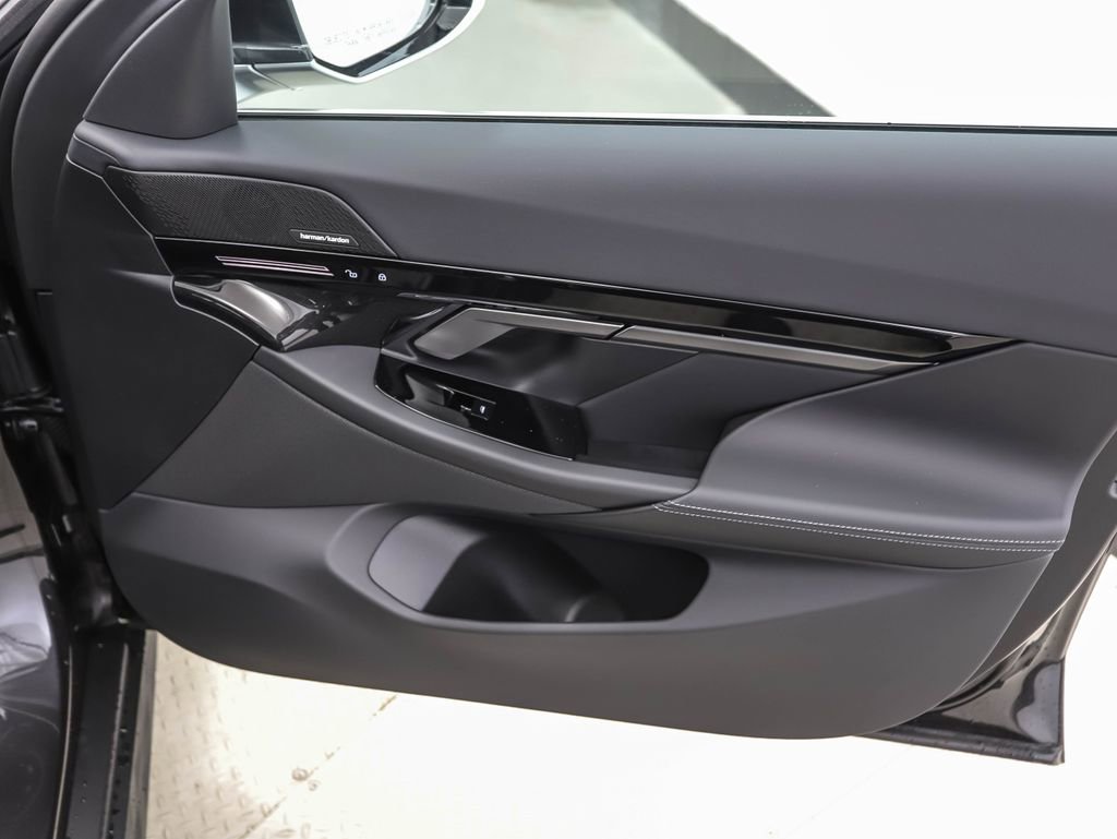 Used 2026 BMW 530i xDrive w/ Premium Package image 29