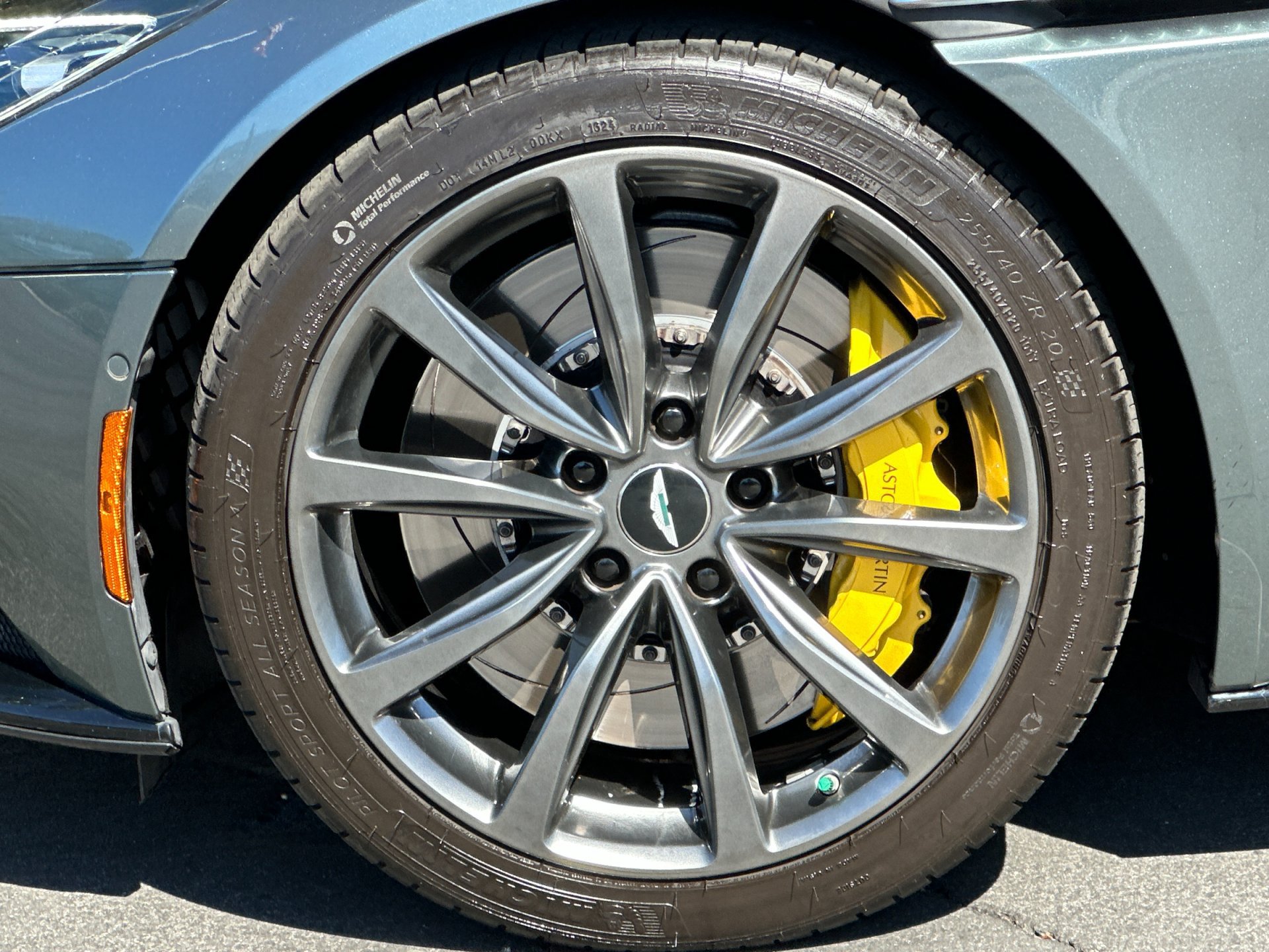 Used 2019 Aston Martin DB11 Volante RWD image 4