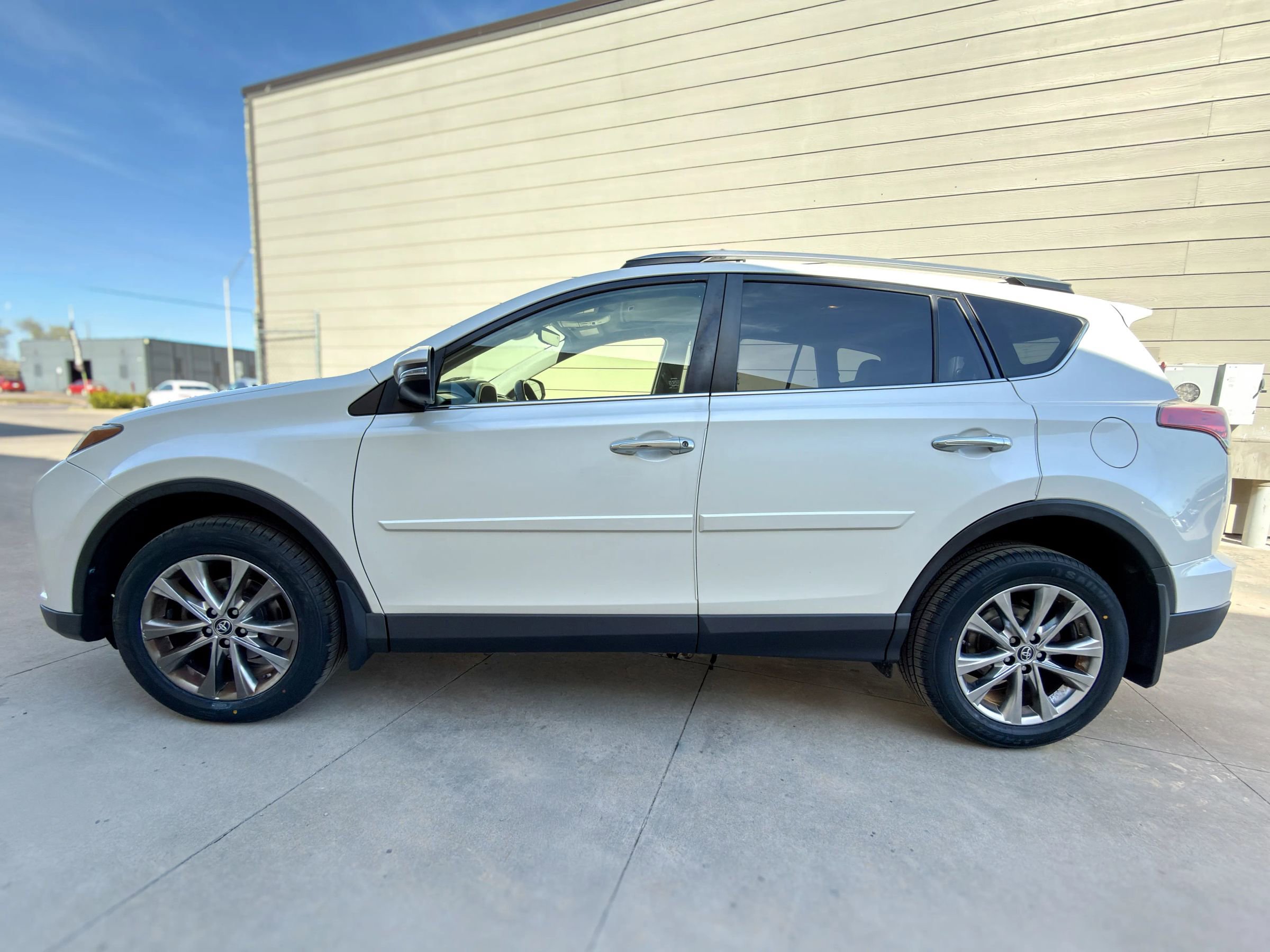 Used 2018 Toyota RAV4 Limited w/ Protection Package image 4